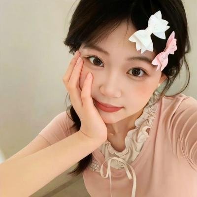 挥著翅膀的女孩